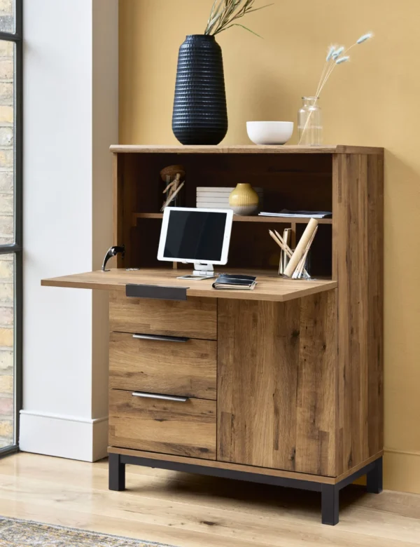 Karmaindika_ Bilund Oak Effect Bureau Desk